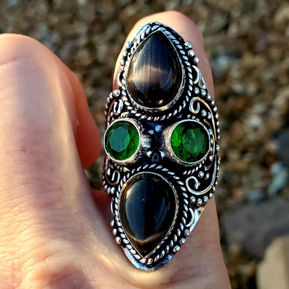 New Cat Eye & Peridot Silver Statement Ring. - Picture 12 of 16